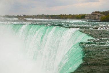 Güçlü su akışı Niagara Falls, Kanada