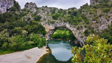 Le Pont d kemer, doğal rezerv Ardèche, Fransa