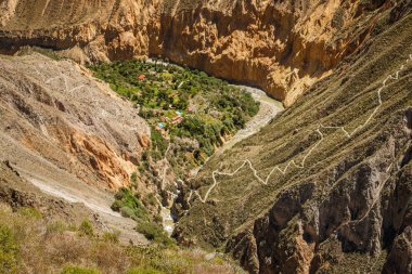 Colca Kanyonu, Peru buttom üzerinde