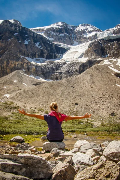 Tursti med Stanley-breen i Yoho nasjonalpark – stockfoto