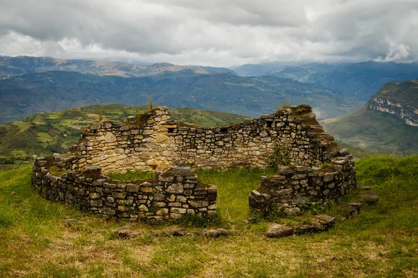 Затерянный город Перу - руины Куэлапа возле Чачапояса — стоковое фото