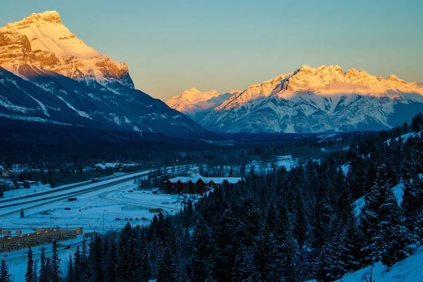 Vista da manhã da montanha Cascade, Banff NP — Fotografia de Stock