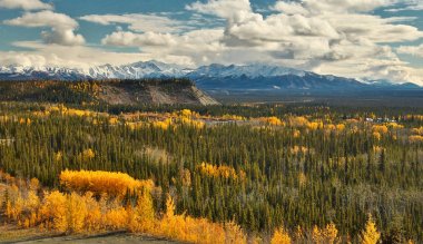 Wrangell - St. Elias Dağları Glenn Hwy, Alaska'dan görünümünü