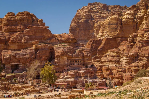 Rote Rose Stadt Petra - alter berühmter Ort in Jordanien — Stockfoto