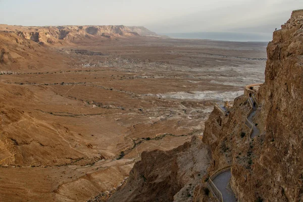 Erstaunliche Aussicht über die israelische Wüstenlandschaft vom Masada Nationaldenkmal — Stockfoto