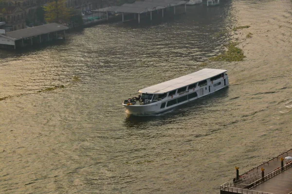 Ein Touristenkreuzfahrtschiff Auf Dem Fluss Bangkok Thailand Der Morgensonne — Stockfoto