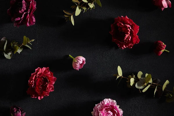 Conceito Floral Mal Humorado Flor Fundo Texturizado Escuro Vista Superior — Fotografia de Stock