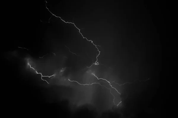 Foto Blanco Negro Rayo Durante Una Tormenta Una Calurosa Noche — Foto de Stock
