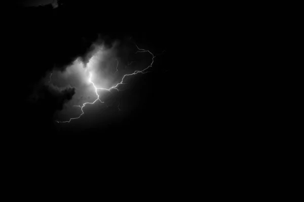 Foto Blanco Negro Rayo Durante Una Tormenta Una Calurosa Noche Imagen De Stock