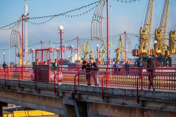 Bridge leading to the city port to the dock of ships - Ukraine, Odessa, 17,10,2019 — Stock Photo, Image