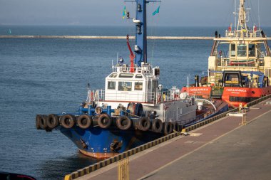 Odessa limanında iki küçük gemi