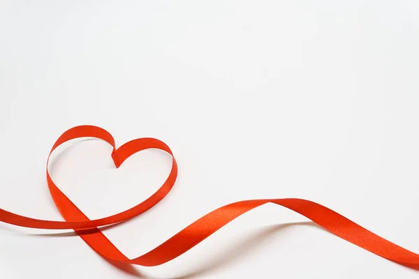 Καρδιά σχήμα κορδέλας ημέρα του Αγίου Βαλεντίνου — Φωτογραφία Αρχείου