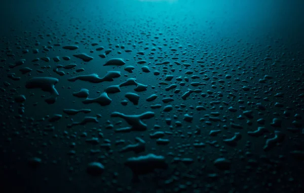 Gotas Agua Sobre Fondo Azul Plástico Oscuridad —  Fotos de Stock