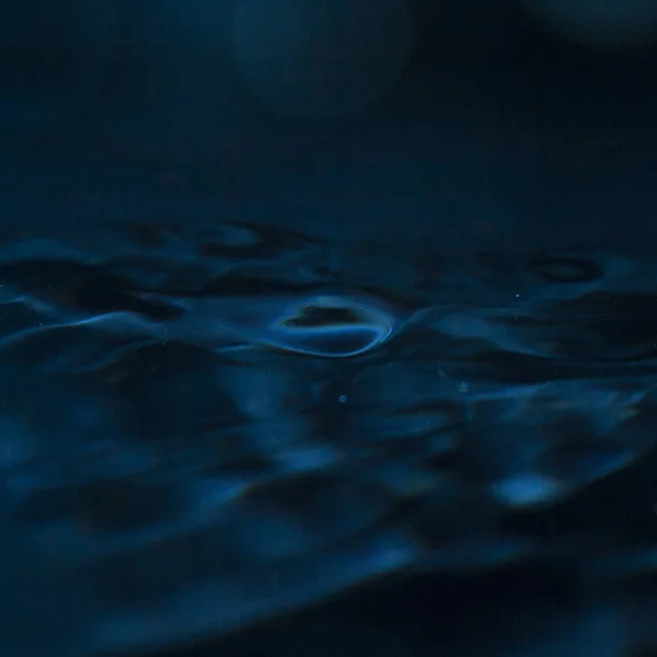 Брызги Воды Темном Фоне — стоковое фото