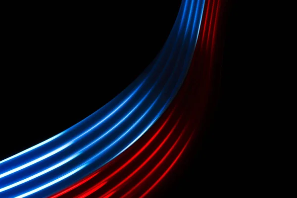 Siyah arkaplanda kırmızı ve mavi ışık dinamiği çizgileri