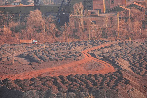 工業地帯及び廃鉄鉱山 — ストック写真