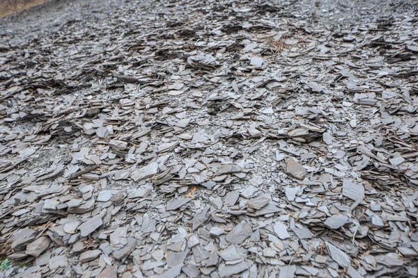 Thin Flat Stones Breaking Away Mountain — Stock Photo, Image