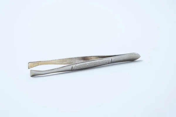 Kleine Metalen Manicure Pincet Een Witte Achtergrond — Stockfoto