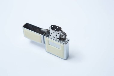 Ateşleme için eski açık gaz çakmağı