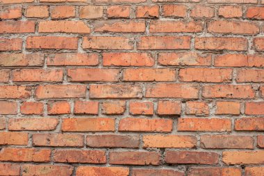 Eski tuğla işi, bazen zamanla hasar görür.