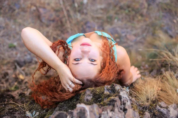 Retrato Uma Jovem Ruiva — Fotografia de Stock