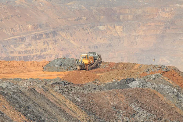 Bulldozer Trabajando Basurero — Foto de Stock