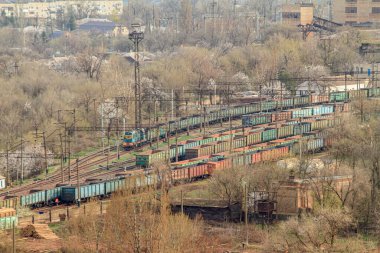 Sanayi bölgesindeki tren istasyonu.