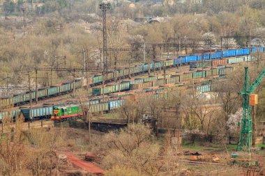 Sanayi bölgesindeki tren istasyonu.