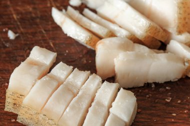 Tahtada pastırma dilimleri