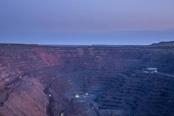 Trabajo Cantera Mineral Hierro Por Noche Temprano Mañana — Foto de Stock