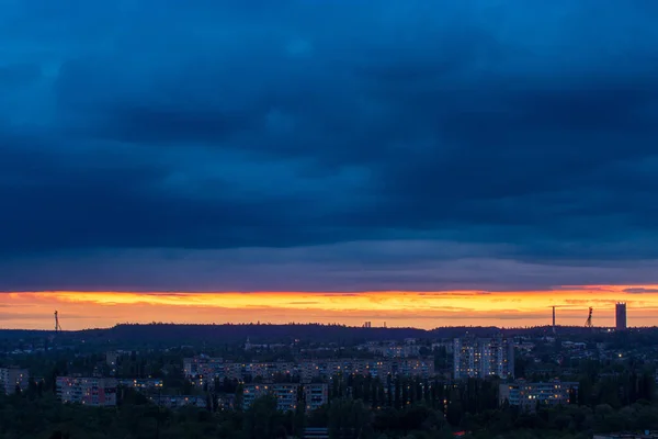 Panorama Des Sonnenuntergangs Oder Sonnenaufgangs Einer Industriestadt Osteuropa — Stockfoto