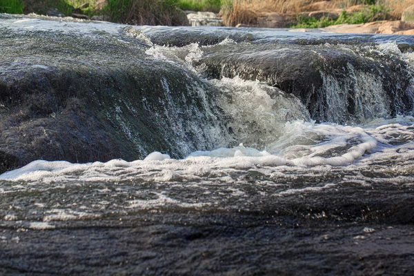 Kaskadenartige Wasserfälle Einem Sonnigen Tag — Stockfoto