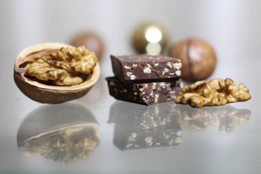 Ceviz ve çikolata bileşimi