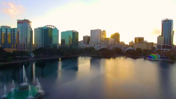 A légi felvétel a tó Eola és a floridai Orlandóban Skyline — Stock videók