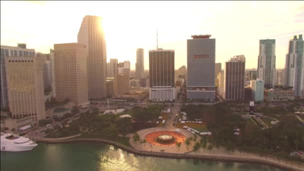 Zonsondergang luchtfoto Bayfront Park Downtown Miami — Stockvideo