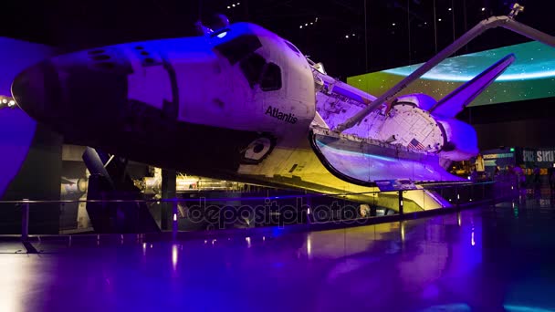 Atlantis Space Shuttle im Zentrum von Kennedy — Stockvideo