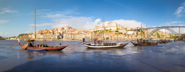 Tradycyjne łodzie Rabelo nad rzeką Douro — Zdjęcie stockowe