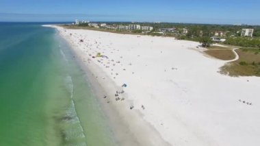 Siesta Key, Florida plaj üzerinde uçmak.