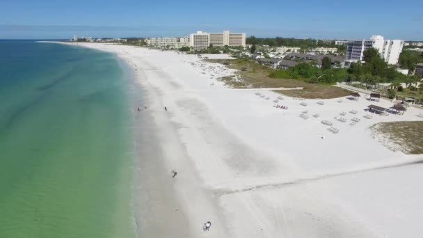 Survolez la plage de Siesta Key, Floride . — Video