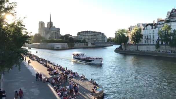 Floden Seine på solnedgången, Paris — Stockvideo