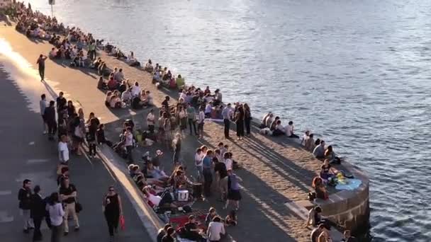 Floden Seine på solnedgången, Paris — Stockvideo