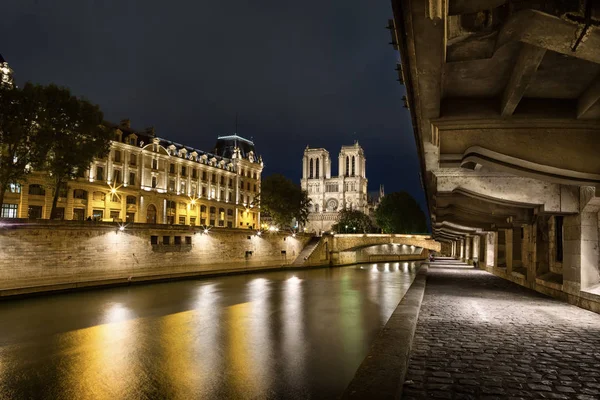 巴黎圣母院大教堂视图 — 图库照片