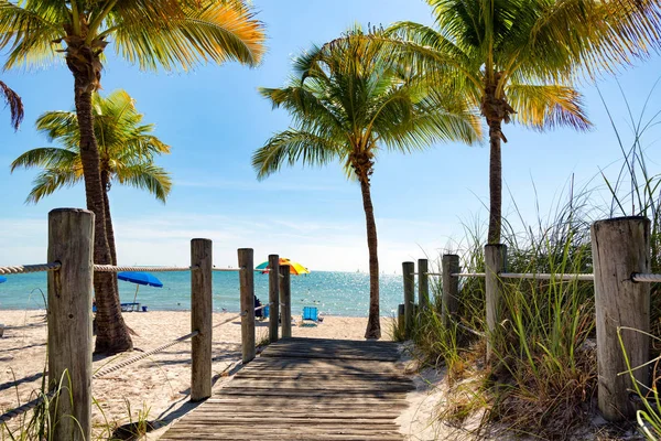 Pasarela a la playa — Foto de Stock