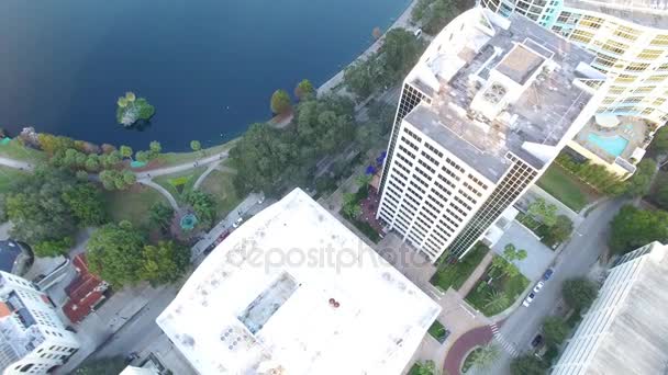 Vue aérienne de la fontaine du lac Eola au centre-ville d'Orlando, Floride — Video