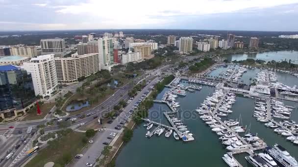 Vista aérea do centro da cidade de Sarasota, Flórida . — Vídeo de Stock