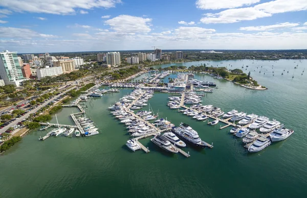 Luchtfoto van het centrum van Sarasota, Florida. — Stockfoto