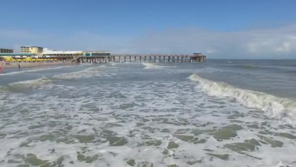 Antennenvideo vom Kakao-Strand-Pier — Stockvideo