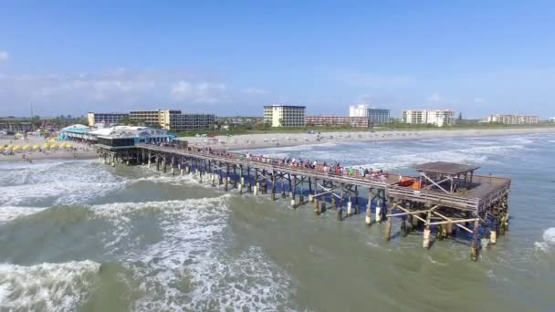 Praia de cacau pier de vídeo aéreo — Vídeo de Stock