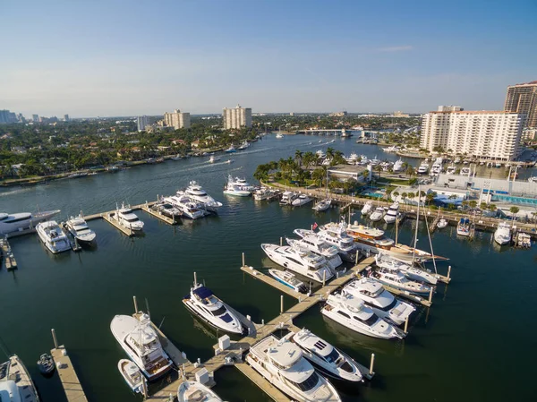 Boats floating in Fort Lauderdale bay — Stock Photo, Image