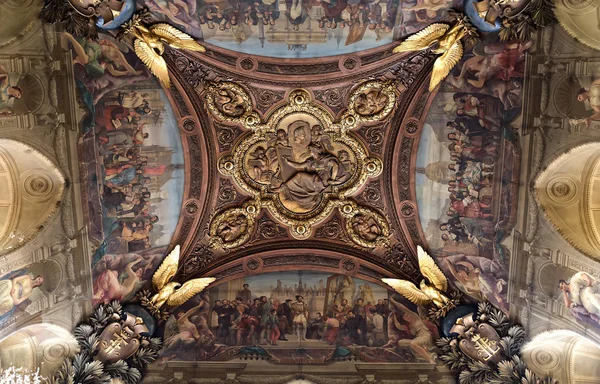Tavan dekorasyon Louvre Müzesi, Paris, Fransa